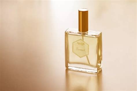erek parpum  Miniso Garden of Mirror – Parfum Pria Terlaris di Shopee